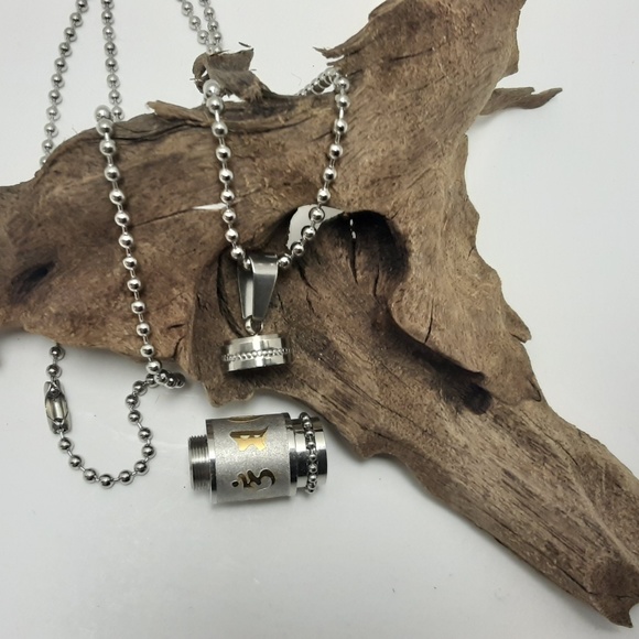 TIBETAN BUDDHIST PRAYER KEEPSAKE NECKPIECE - Picture 5 of 5